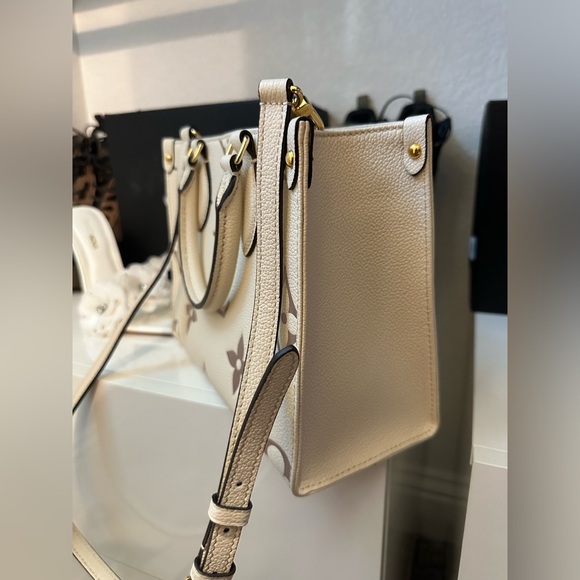 LV OnTheGo BB small shoulder/handbag - Picture 3 of 7